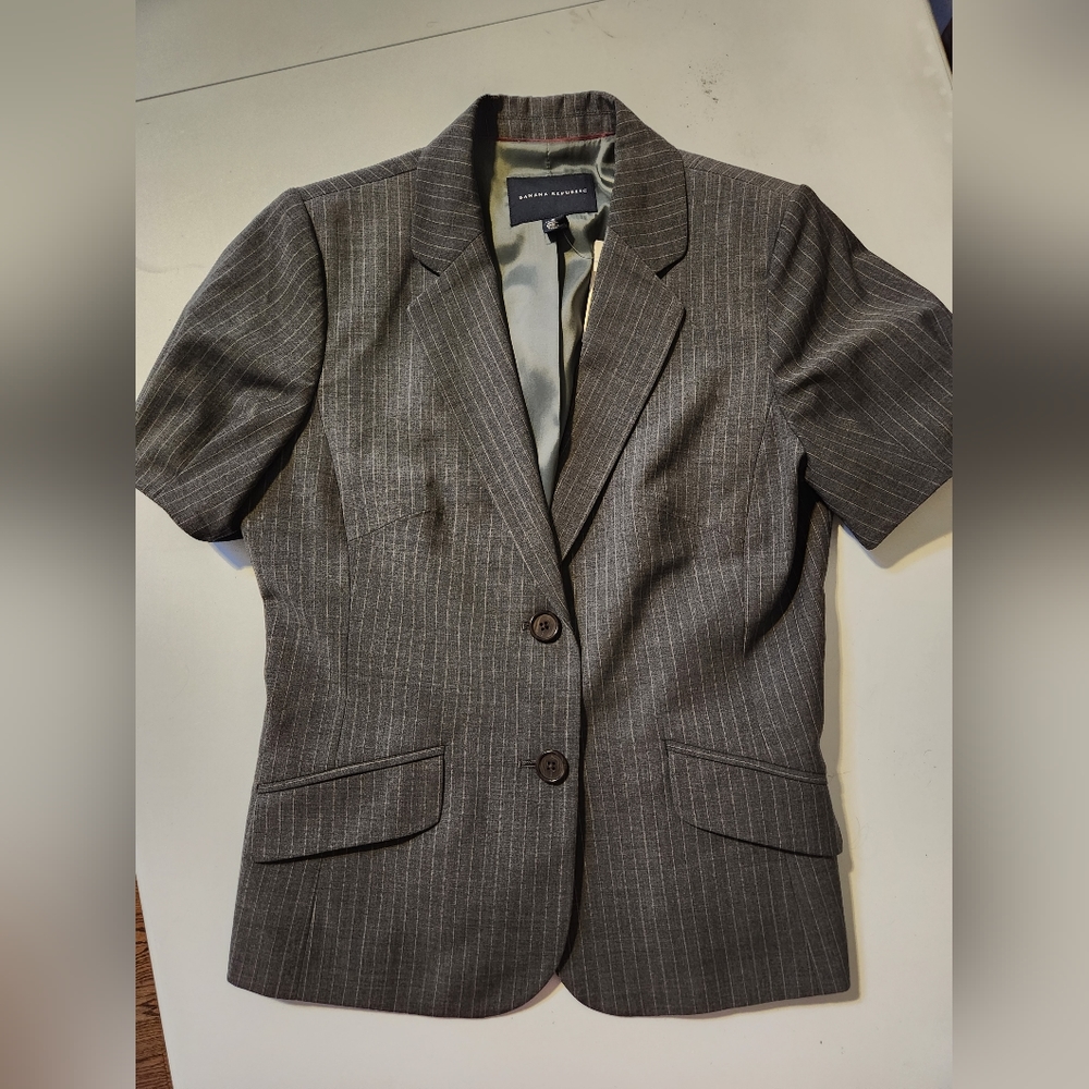 Banana Republic size 6 short sleeve blazer with Tags